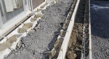 埼玉県飯能市　タイルデッキ基礎　吉川工業